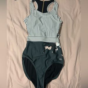 Albion fit one piece